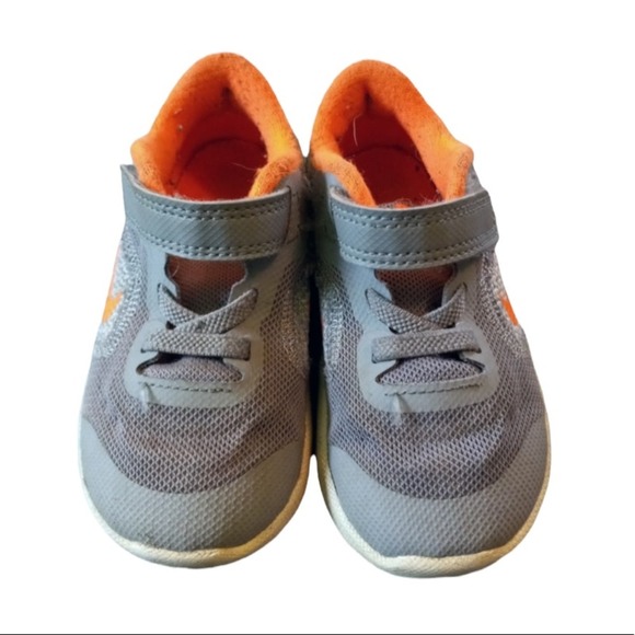 Children's Nike Orange Colored Sneakers SZ US 7C - Picture 2 of 5